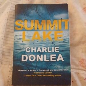 Summit Lake by Charlie Donlea paperback Book
